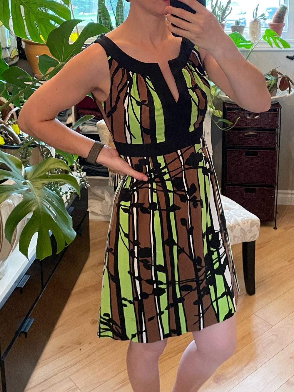 Donna Ricco Sz 4 Printed Sleeveless Mod Style Dress